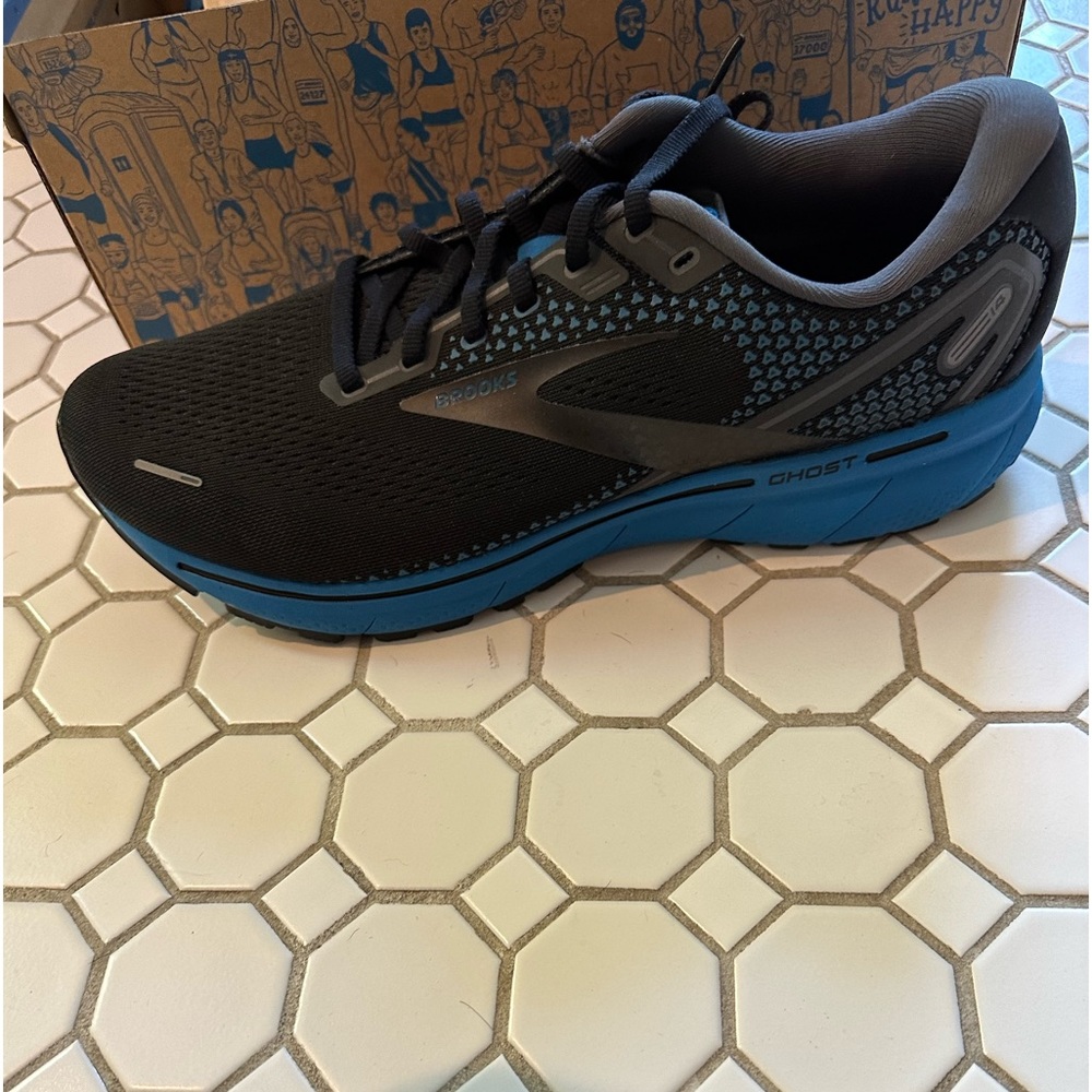 New never worn men’s brooks ghost 14 tennis shoes